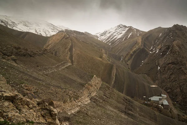 테헤란 다르반드 마을에서 산으로 트레킹 — 스톡 사진