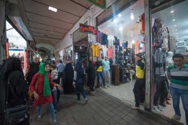 Tahran, İran, 13 Mayıs 2018: Kapalıçarşı, Tahran'da bugün hala ekonomik faaliyet merkezi olarak kullanılan eski bir tarihi çarşıdır.