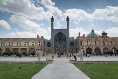 : Esfahan, Iran - 1 Mayıs 2018: Isfahan (Cuma Camii) Jameh Camii, en eski Camisi biri hala ayakta İran'ın
