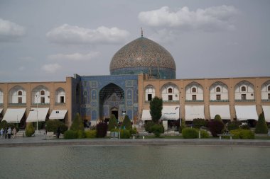 : Esfahan, Iran - 1 Mayıs 2018: Isfahan (Cuma Camii) Jameh Camii, en eski Camisi biri hala ayakta İran'ın