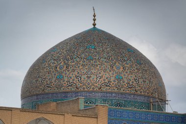 Isfahan, Iran - 29 Nisan 2018: Şeyh Lotfollah Camii Nakş-e Cihan Meydanı Isfahan, İran'ın. Cami inşaatı 1603 başladı ve 1618 bitmiş