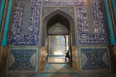 İsfahan, İran, 29 Nisan 2018: İran'ın İsfahan kentinde Nağüş-i Cihan Meydanı'nda Şeyh Lotfollah Camii. Caminin yapımına 1603 yılında başlayıp 1618 yılında bitirildi.