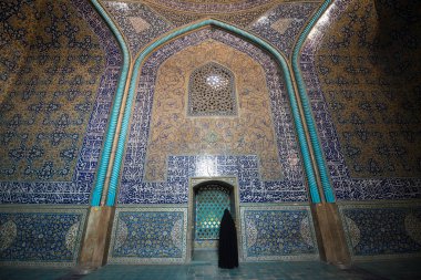 İsfahan, İran, 29 Nisan 2018: İran'ın İsfahan kentinde Nağüş-i Cihan Meydanı'nda Şeyh Lotfollah Camii. Caminin yapımına 1603 yılında başlayıp 1618 yılında bitirildi.