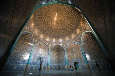 İsfahan, İran, 29 Nisan 2018: İran'ın İsfahan kentinde Nağüş-i Cihan Meydanı'nda Şeyh Lotfollah Camii. Caminin yapımına 1603 yılında başlayıp 1618 yılında bitirildi.