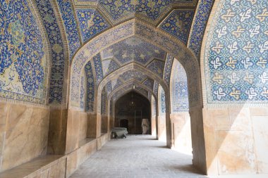 : Esfahan, Iran - 1 Mayıs 2018: Isfahan (Cuma Camii) Jameh Camii, en eski Camisi biri hala ayakta İran'ın