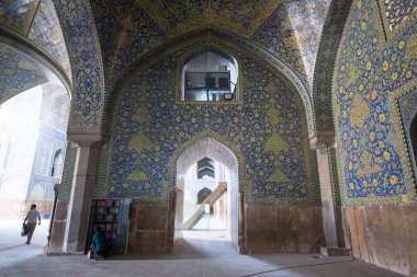 : Esfahan, Iran - 1 Mayıs 2018: Isfahan (Cuma Camii) Jameh Camii, en eski Camisi biri hala ayakta İran'ın
