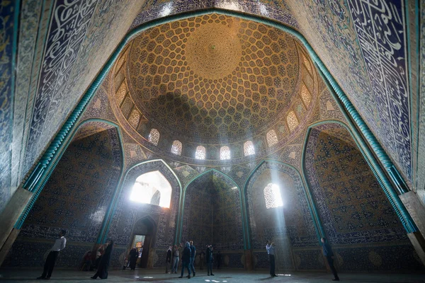 Isfahán Irán Abril 2018 Mezquita Sheikh Lotfollah Interior Plaza Naghsh — Foto de Stock