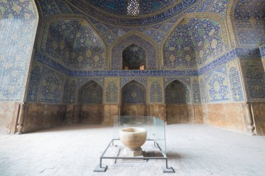 : Esfahan, Iran - 1 Mayıs 2018: Isfahan (Cuma Camii) Jameh Camii, en eski Camisi biri hala ayakta İran'ın