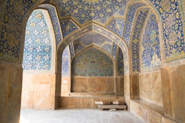 : Esfahan, Iran - 1 Mayıs 2018: Isfahan (Cuma Camii) Jameh Camii, en eski Camisi biri hala ayakta İran'ın