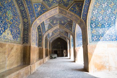 : Esfahan, Iran - 1 Mayıs 2018: Isfahan (Cuma Camii) Jameh Camii, en eski Camisi biri hala ayakta İran'ın