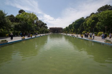 Esfahan, İran, 30 Nisan 2018: İsfahan,İran'daki Çehel Sotoun sarayından manzara. Chehel sotoun 1646 yılında Şah Abbas Ii tarafından onun eğlence ve resepsiyonlar için kullanılmak üzere inşa edilmiştir