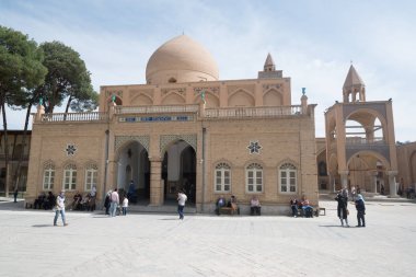 Esfahan, İran, 1 Mayıs 2018: Vank Katedrali veya Kutsal Kurtarıcı Katedrali, Aziz Kız Kardeşler Kilisesi olarak da bilinen, İran'ın İsfahan şehrinin Yeni Julfa semtinde bulunan bir katedraldir.