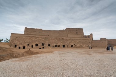 Kirman Eyaleti, Iran eski adobe kalede Rayen Castle (Arg-e Rayen Farsça) olduğunu.