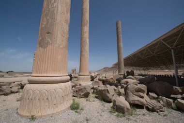 Persepolis, İran, 5 Mayıs 2018: Persepolis eski Achaemenid krallığının başkentidir. İran'ı görmek. Antik İran. Mavi gökyüzü ve bulutlar arka plan