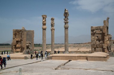 Persepolis, İran, 5 Mayıs 2018: Persepolis eski Achaemenid krallığının başkentidir. İran'ı görmek. Antik İran. Mavi gökyüzü ve bulutlar arka plan