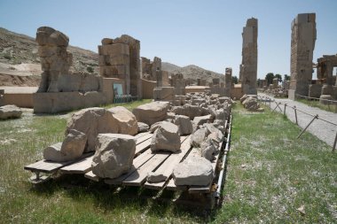 Persepolis eski Ahameniş Krallık başkentidir. Iran görme. Antik Pers. Mavi gökyüzü ve bulutlar arka plan