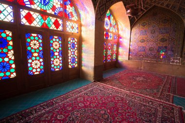 Şiraz, Iran - 9 Mayıs 2018: Nasır el-mülk Camii Şiraz, İran, pembe Camii olarak da bilinir