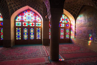 Şiraz, Iran - 9 Mayıs 2018: Nasır el-mülk Camii Şiraz, İran, pembe Camii olarak da bilinir