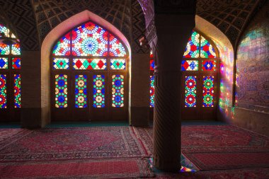 Şiraz, Iran - 9 Mayıs 2018: Nasır el-mülk Camii Şiraz, İran, pembe Camii olarak da bilinir