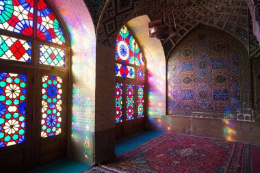 Şiraz, Iran - 9 Mayıs 2018: Nasır el-mülk Camii Şiraz, İran, pembe Camii olarak da bilinir