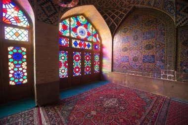 Şiraz, Iran - 9 Mayıs 2018: Nasır el-mülk Camii Şiraz, İran, pembe Camii olarak da bilinir