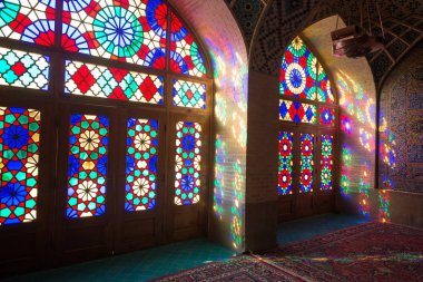 Şiraz, Iran - 9 Mayıs 2018: Nasır el-mülk Camii Şiraz, İran, pembe Camii olarak da bilinir