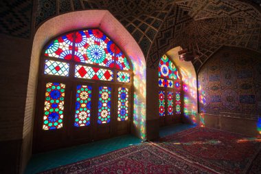 Şiraz, Iran - 9 Mayıs 2018: Nasır el-mülk Camii Şiraz, İran, pembe Camii olarak da bilinir