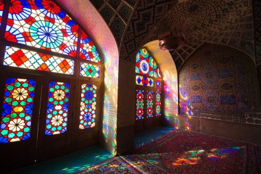 Şiraz, Iran - 9 Mayıs 2018: Nasır el-mülk Camii Şiraz, İran, pembe Camii olarak da bilinir
