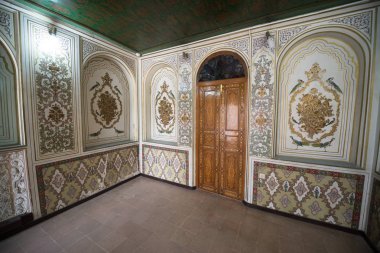 Şiraz, İran - 7 Mayıs 2018: Naranjestan kompleksi tarihi Qavam House şehrin en güzel konaklarından biridir, ziyaretçilere açık