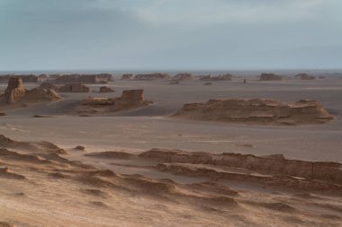 Muhteşem Dasht-e Lut çöller, ünlü için onun kaya oluşumları Kerman İran, dünyada hotest yerlerinden city yakınındaki Kaluts veya Kalouts olarak