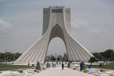 Tahran, İran, 14 Mayıs 2018: Tahran'daki Azadi Meydanı'nda bulunan Azadi Kulesi