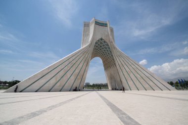 Tahran, İran, 14 Mayıs 2018: Tahran'daki Azadi Meydanı'nda bulunan Azadi Kulesi