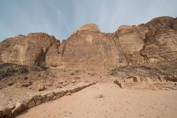 Panoramautsikt Över Naturliga Klippor Öknen Wadi Rum Jordanien — Stockfoto