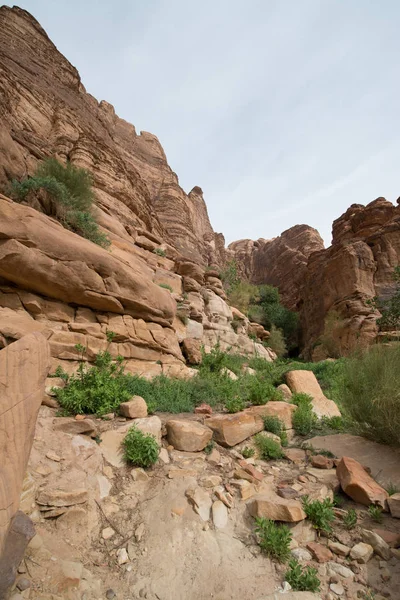 沙漠中天然岩石的全景 瓦迪拉姆 — 图库照片