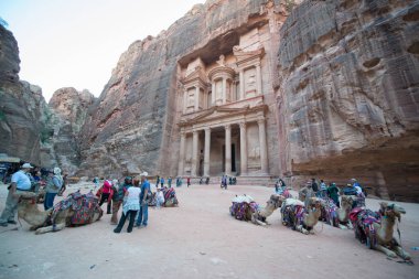 Petra Jordan Harabeleri gün boyunca şehir