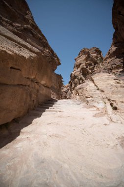 Güney İsrail'de Ölü deniz yakınında Qumran mağaraları