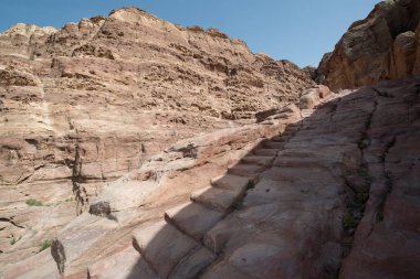 Güney İsrail'de Ölü deniz yakınında Qumran mağaraları