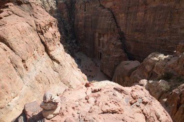 Güney İsrail'de Ölü deniz yakınında Qumran mağaraları