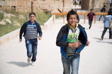 İsrail - yaklaşık Nisan 2014: İsrail'de Beit Shean Roma harabeleri Turistler 