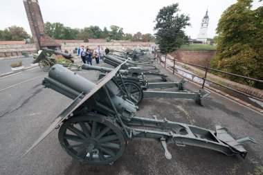 Belgrad, Sırbistan - Yaklaşık Eylül 2016: Kalemegdan Park'taki Belgrad kalesinde askeri müzenin sergileniyor