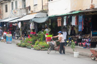 Prishtina, Kosova, 18 Mart 2017: Priştina şehir merkezindeki pazar yeri görünümü