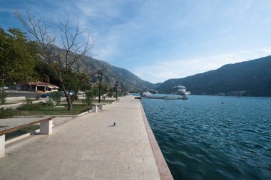 Dubrovnik, Hırvatistan, yaklaşık Temmuz 2016: Eski şehir Dubrovnik limanına bakış