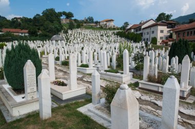 Saraybosna, Bosna-Hersek, yaklaşık Temmuz 2016: Saraybosna'da Müslüman mezarlığı