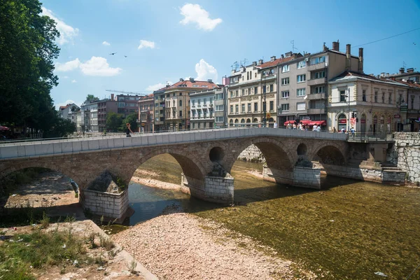 Saraybosna Bosna Hersek Temmuz 2016 Saraybosna Miljacka Nehrinde Latin Köprüsü — Stok fotoğraf