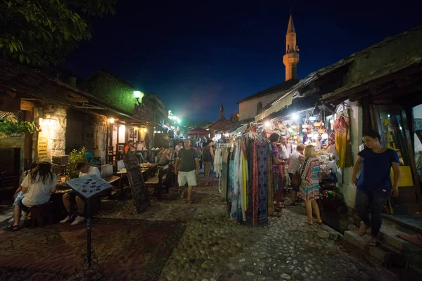 Mostar Bosnia Herzegovina Circa July 2016 Tourists Locals Walking Old — Stock Photo, Image