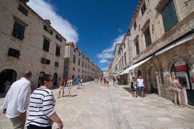 Dubrovnik, Hırvatistan - yaklaşık Temmuz 2016: Dubrovnik'teki eski şehir sokakları, Unesco Dünya Mirası alanı