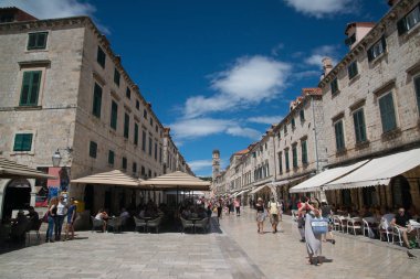 Dubrovnik, Hırvatistan - yaklaşık Temmuz 2016: Dubrovnik'teki eski şehir sokakları, Unesco Dünya Mirası alanı