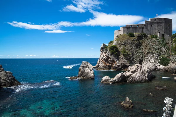 Dubrovnik, Hırvatistan-Temmuz 2016 yaklaşık: eski şehirde Dubrovnik liman görünümü 