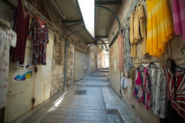 Kudüs, Israil-11 Nisan 2014: Kudüs, Israil 'in çarşı sokaklarında Insanlar