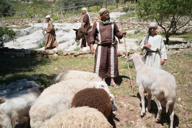 Nazareth, Israil-11 Nisan 2014: Insanlar Nasıralı köyünde ISA zaman tarihsel kıyafetler giymiş